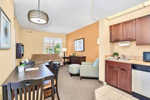 Apartamento Condo W Hot Tub Pool - Close To Universal Studio