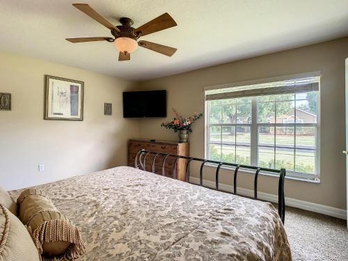 Villa Fantastic 7 Bed 6 Bath In Prestigious Gated Comm.