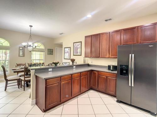 Villa Fantastic 7 Bed 6 Bath In Prestigious Gated Comm.