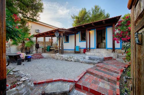 The Sea House Apartments