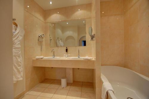 Hotel H�tel Ch�teau Tilques