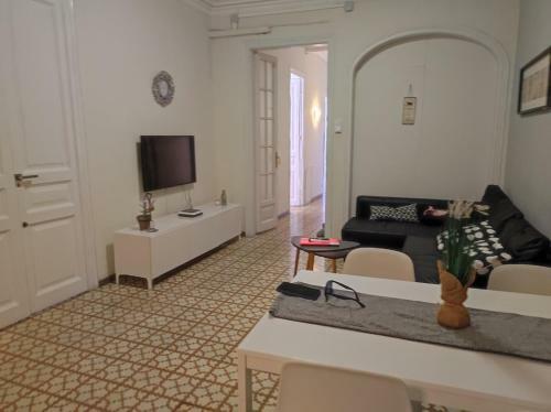 Amplio Y Soleado Apartamento En El Centro De Barcelona