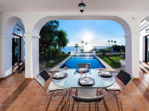 Ref 4 Casa Blanca