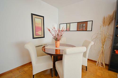 Apartamento Piso C�ntrico Con 2 Plazas de Garaje En Vilagarc�a