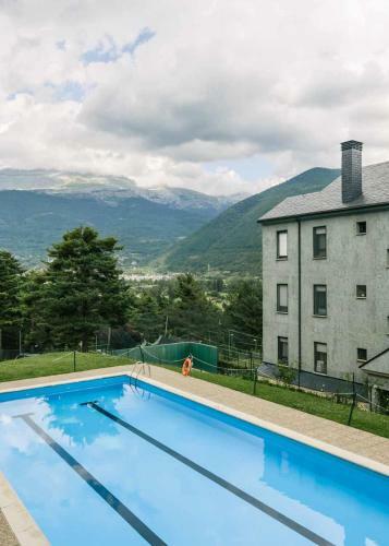 Casa Con Piscina Jard�n Y Vistas M�gicas