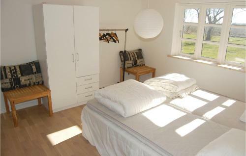 Holiday Home 2 Tv�rvej