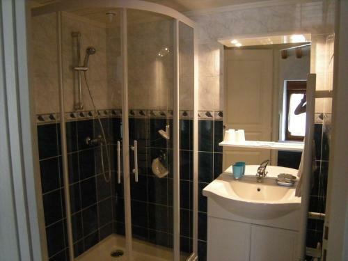 Hostal Le Point De Chute