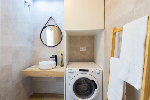 Florit Flats - The Port Avenue Apartment