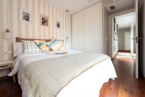 Dormforyou Ayuntamiento Apartment