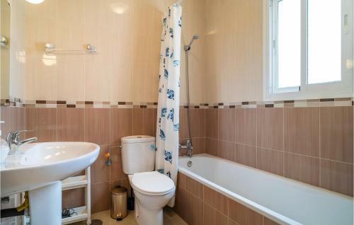 Stunning Apartment In Torrox With Wifi And 3 Bedrooms