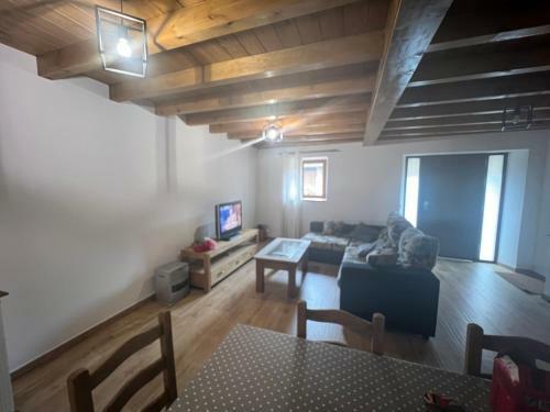 Casa En Trece�o 5 Dormitorios Y 2 Plantas