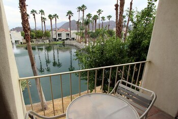 Hotel Desert Breezes Resort