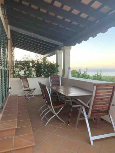 Casa Con Impresionantes Vistas Al Mar
