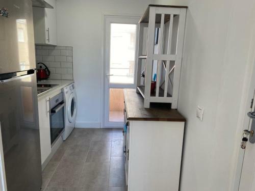 Apartment To 100m Of The Beach
