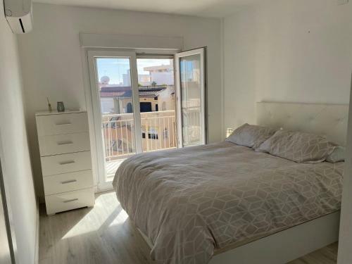 Apartment To 100m Of The Beach