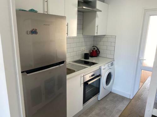 Apartment To 100m Of The Beach