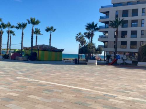 Apartment To 100m Of The Beach