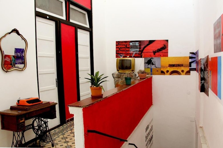 Hostal Contraluz Art Hostel