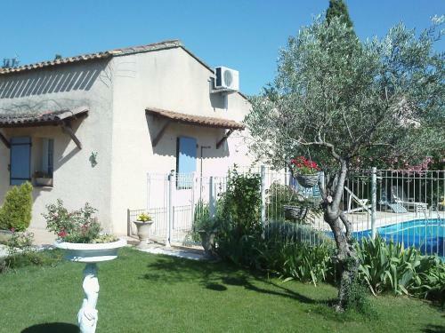 La Maison D � C�t�