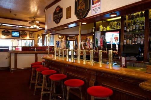 Madison Manor B&B And Pub