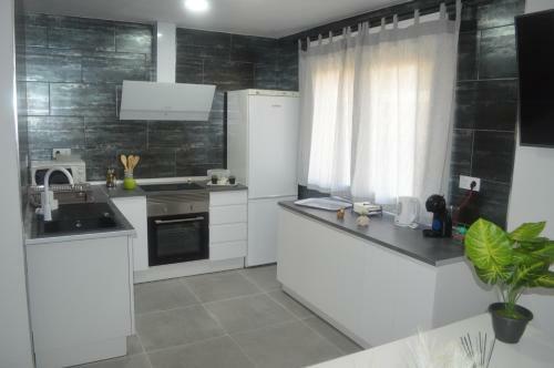 Sue�a Toledo