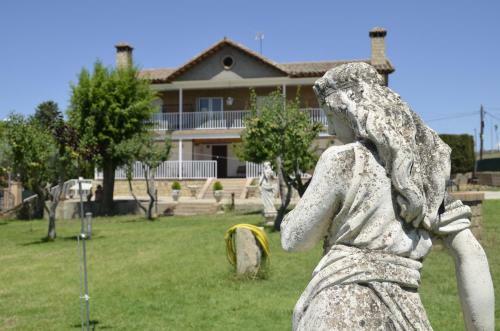 Sue�a Toledo