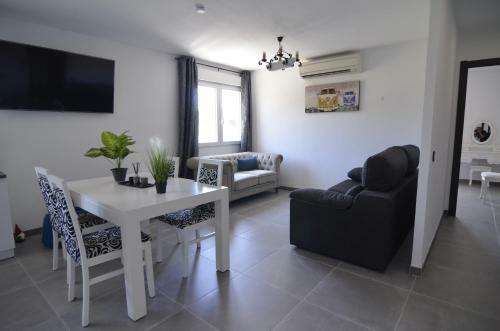 Sue�a Toledo