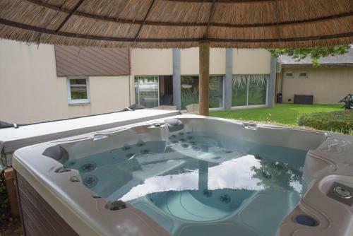 Hotel Logis Du Cavier