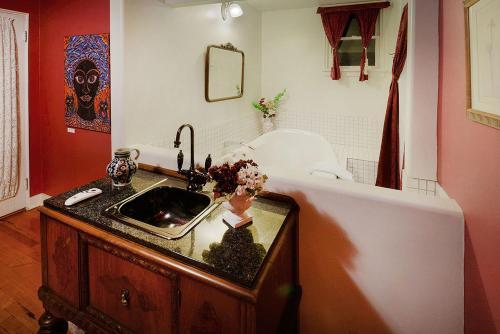 Royal Elizabeth Bed & Breakfast