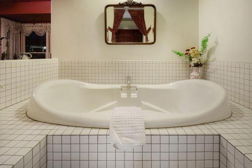 Royal Elizabeth Bed & Breakfast