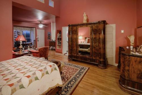 Royal Elizabeth Bed & Breakfast