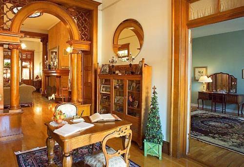 Royal Elizabeth Bed & Breakfast