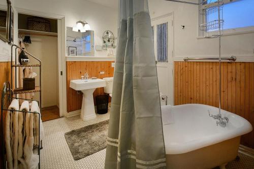 Royal Elizabeth Bed & Breakfast