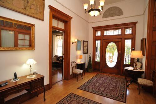 Royal Elizabeth Bed & Breakfast