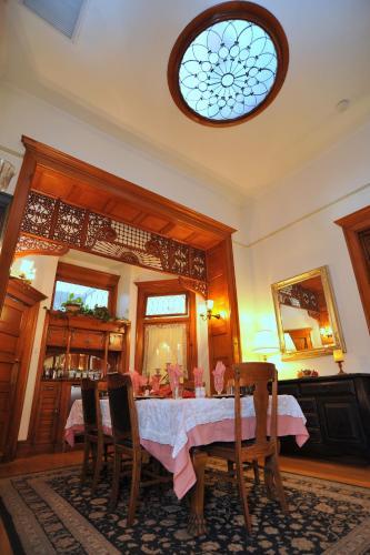 Royal Elizabeth Bed & Breakfast