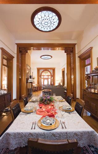 Royal Elizabeth Bed & Breakfast