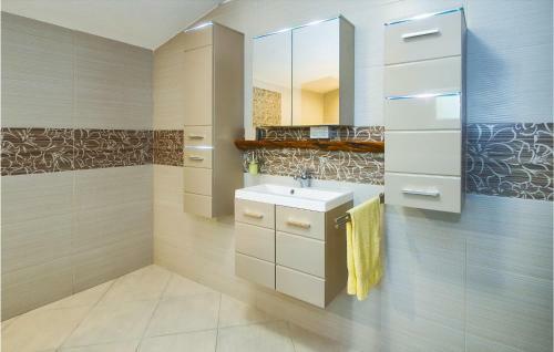 Holiday Home Pucisca 15
