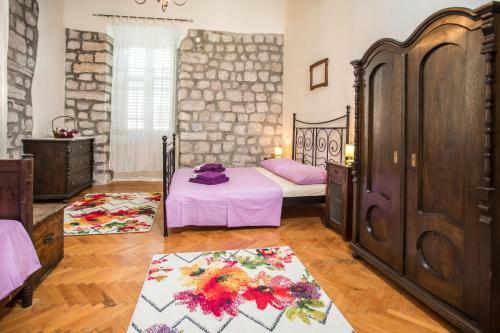 Old Palace Apartment