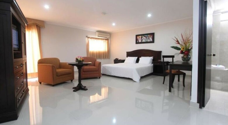Hotel Puerta De Oro