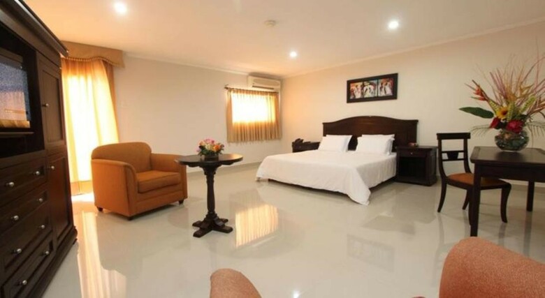 Hotel Puerta De Oro