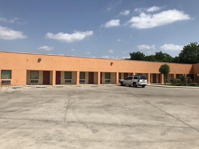 Nogalitos Motel