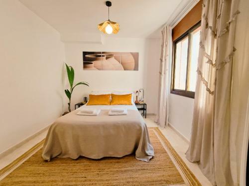 Beach Apartment With Balcony, AC & Pool By Limonero