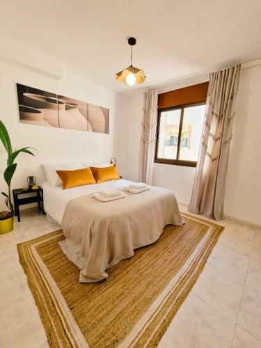 Beach Apartment With Balcony, AC & Pool By Limonero