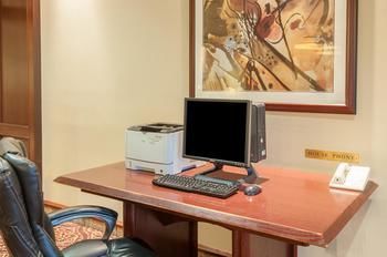 Ramada Plaza Calgary Airport Hotel And Conference Centre