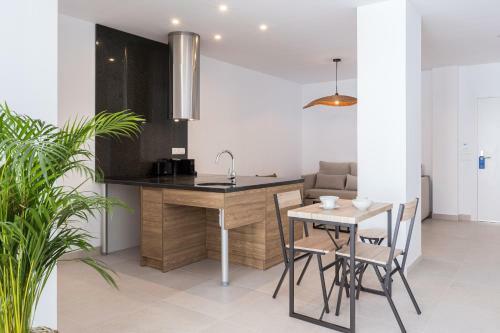 Bossa Bay Suites With Private Pool - Mc Apartments Ibiza