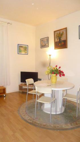 Apartment Rue Du Command. Andr�