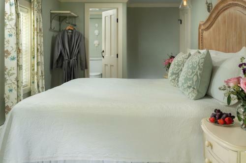 The Blushing Oyster Bed & Breakfast