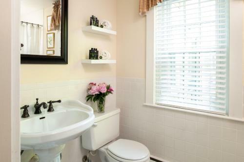 The Blushing Oyster Bed & Breakfast