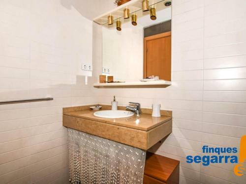 Casa El Vendrell, 3 Dormitorios, 6 Personas - Es-320-4