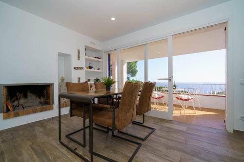 Sea Breeze Lux House - Private Pool & Aircon